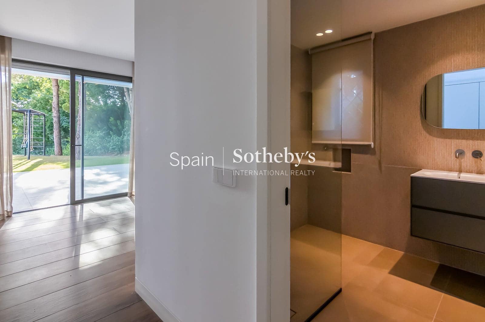 5 bedroom Villa for sale in Sotogrande with pool garage - € 5,400,000 (Ref: 9611994)