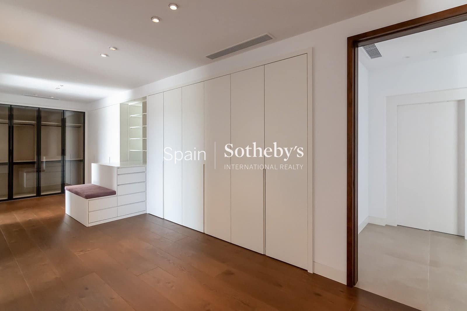 5 bedroom Villa for sale in Sotogrande with pool garage - € 5,400,000 (Ref: 9611994)