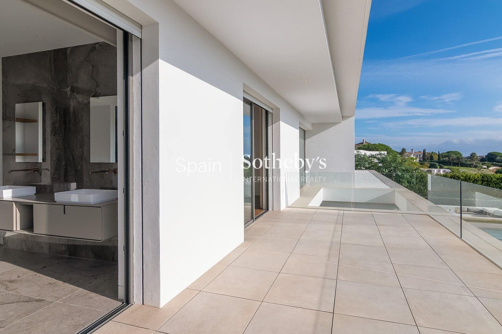 5 bedroom Villa for sale in Sotogrande with pool garage - € 5,400,000 (Ref: 9611994)