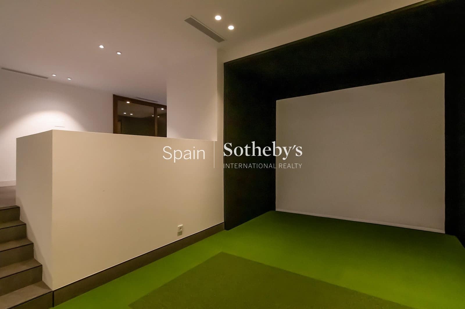 5 bedroom Villa for sale in Sotogrande with pool garage - € 5,400,000 (Ref: 9611994)