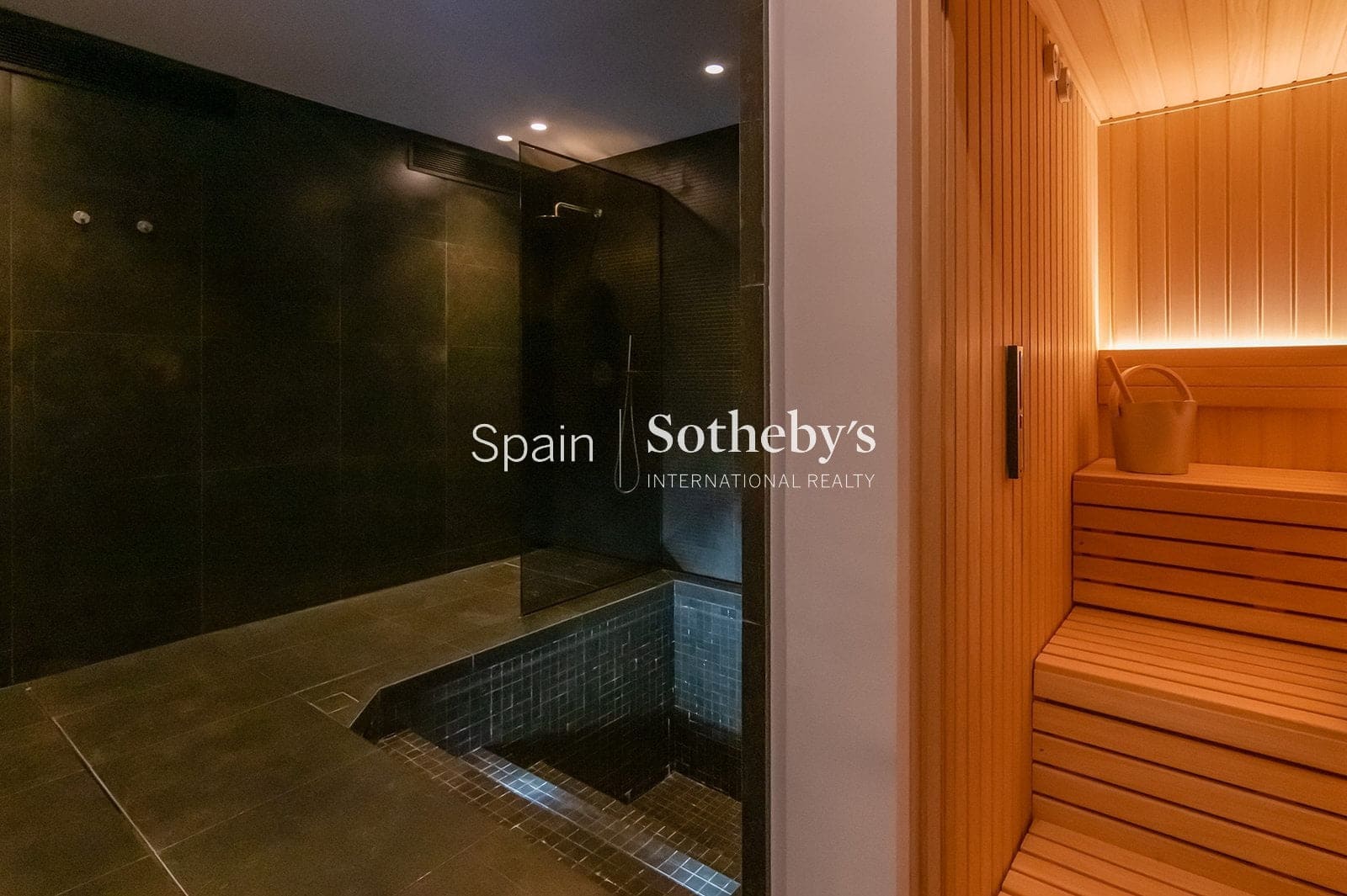 5 bedroom Villa for sale in Sotogrande with pool garage - € 5,400,000 (Ref: 9611994)