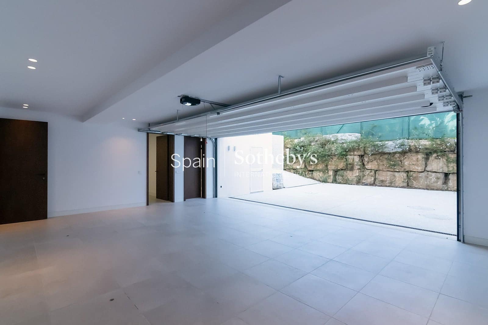 5 bedroom Villa for sale in Sotogrande with pool garage - € 5,400,000 (Ref: 9611994)