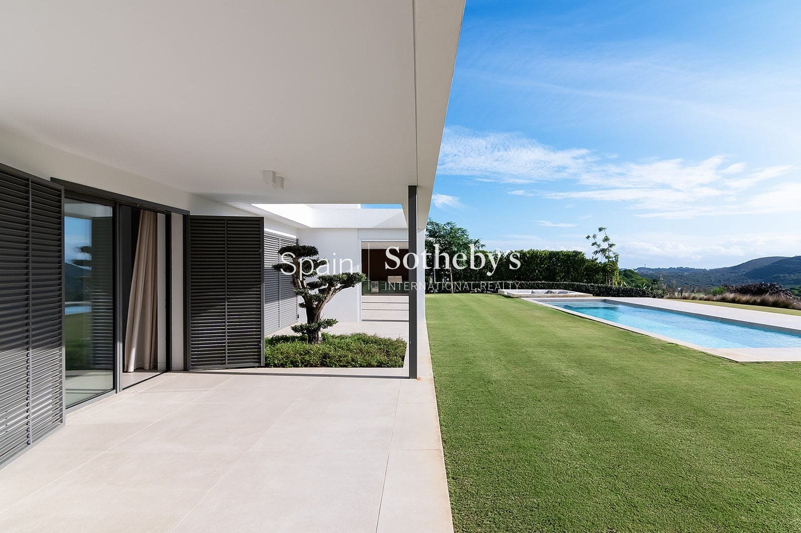 5 bedroom Villa for sale in Sotogrande with pool garage - € 5,400,000 (Ref: 9611994)