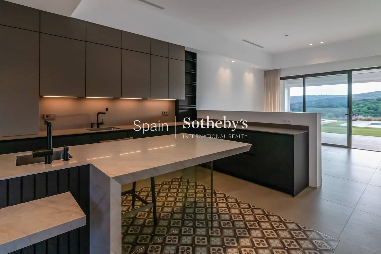 5 bedroom Villa for sale in Sotogrande with pool garage - € 5,400,000 (Ref: 9611994)