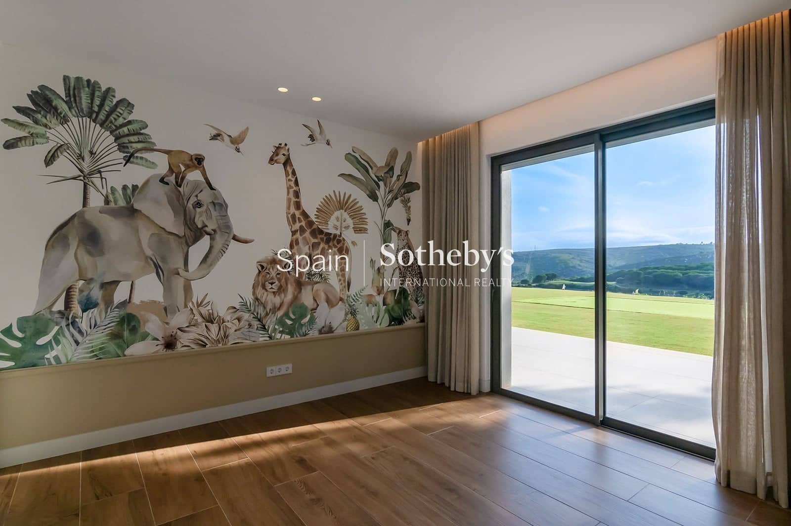 5 bedroom Villa for sale in Sotogrande with pool garage - € 5,400,000 (Ref: 9611994)