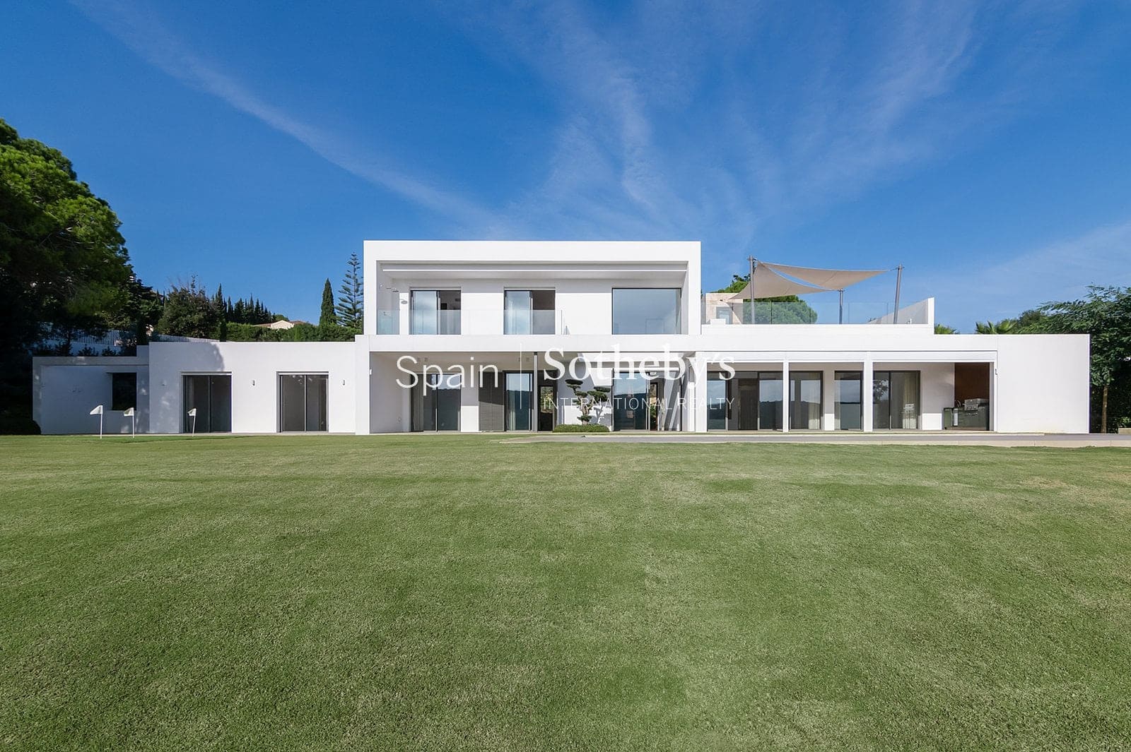 5 bedroom Villa for sale in Sotogrande with pool garage - € 5,400,000 (Ref: 9611994)