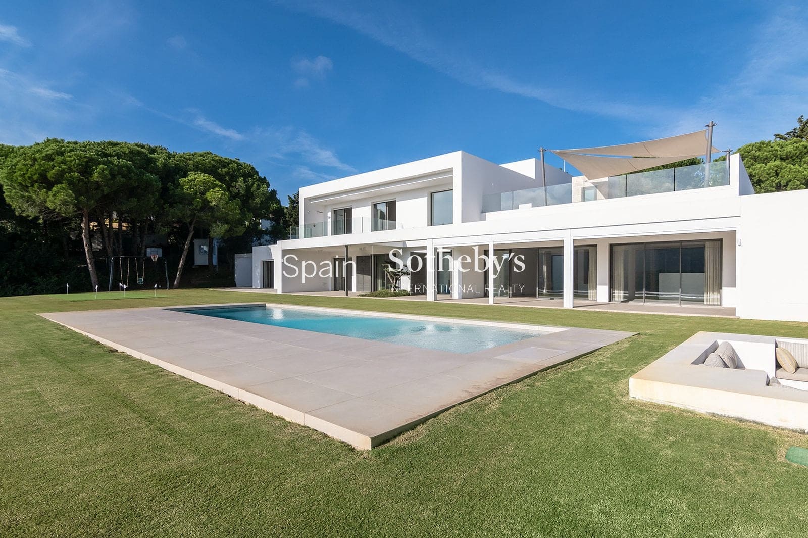 5 bedroom Villa for sale in Sotogrande with pool garage - € 5,400,000 (Ref: 9611994)