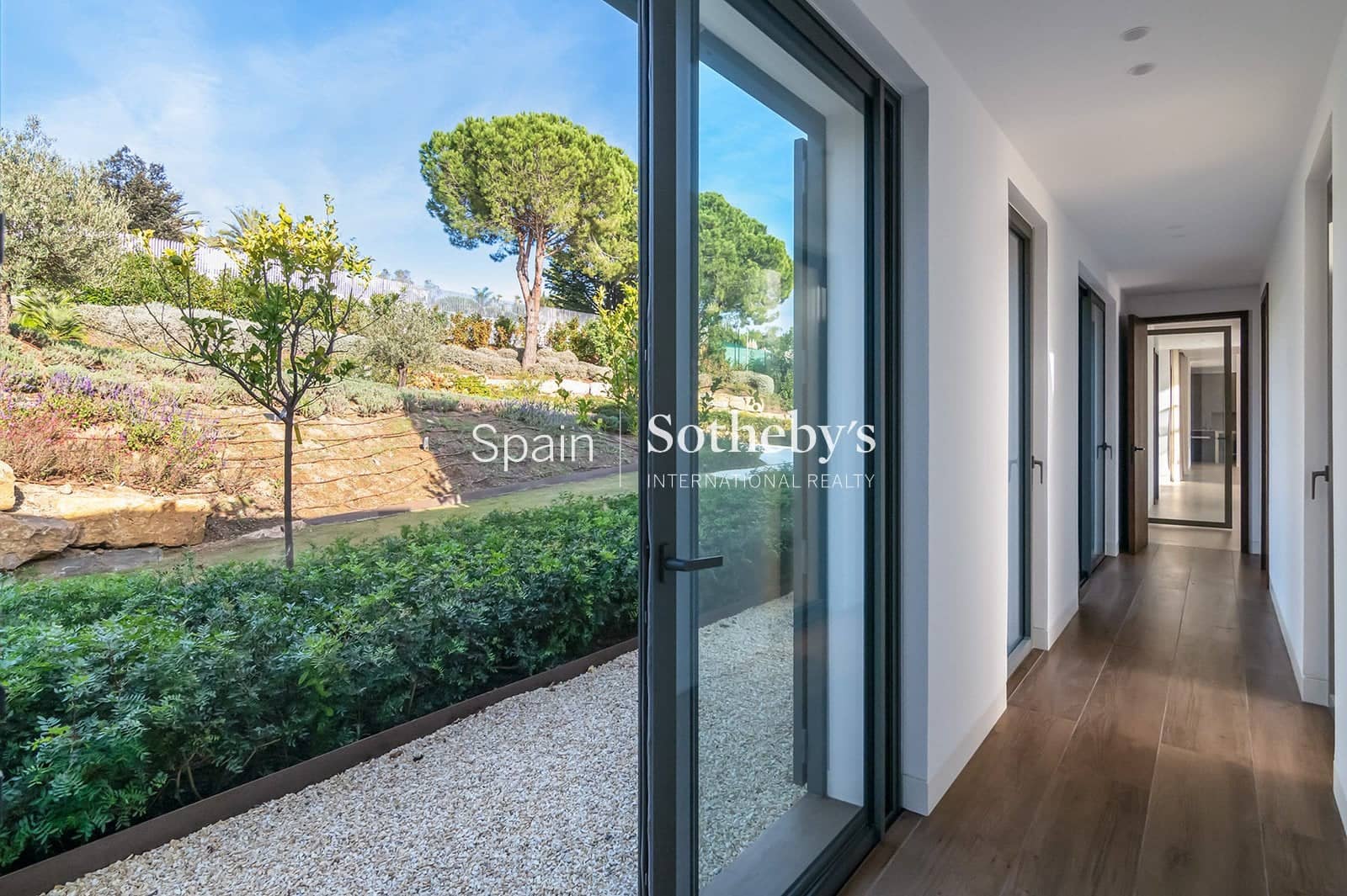 5 bedroom Villa for sale in Sotogrande with pool garage - € 5,400,000 (Ref: 9611994)