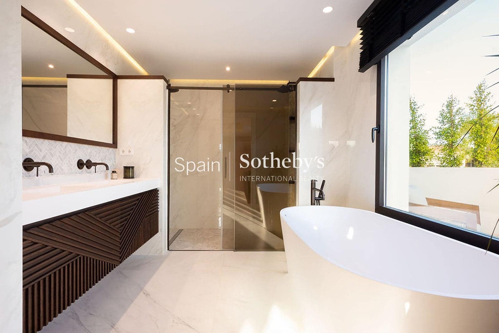 6 makuuhuone Huvila myytävänä paikassa Marbella mukana uima-altaan 
autotalli - 4 199 000 € (Ref: 9611995)