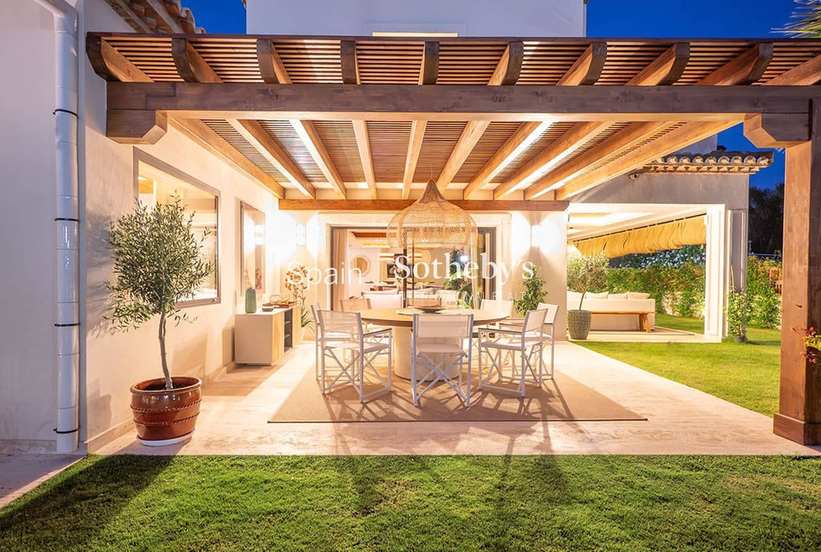 6 makuuhuone Huvila myytävänä paikassa Marbella mukana uima-altaan 
autotalli - 4 199 000 € (Ref: 9611995)