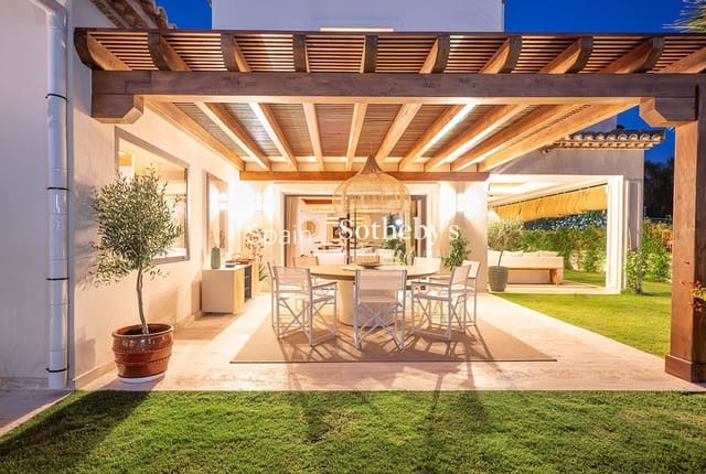 6 makuuhuone Huvila myytävänä paikassa Marbella mukana uima-altaan 
autotalli - 4 199 000 € (Ref: 9611995)