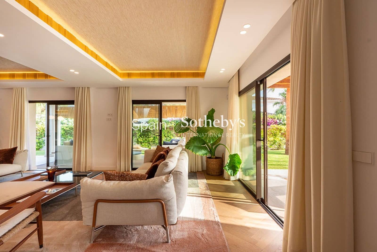 6 makuuhuone Huvila myytävänä paikassa Marbella mukana uima-altaan 
autotalli - 4 199 000 € (Ref: 9611995)