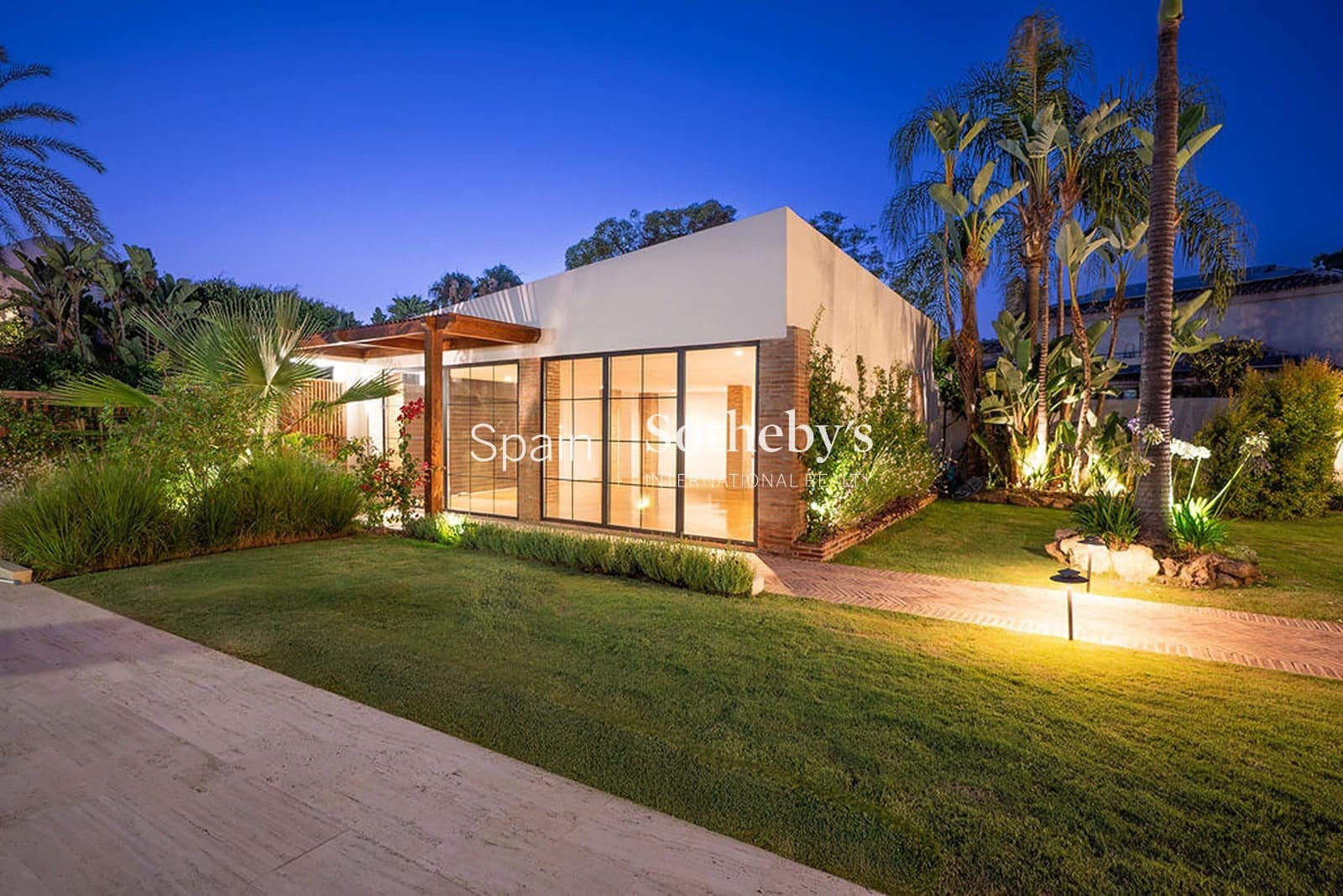 6 makuuhuone Huvila myytävänä paikassa Marbella mukana uima-altaan 
autotalli - 4 199 000 € (Ref: 9611995)