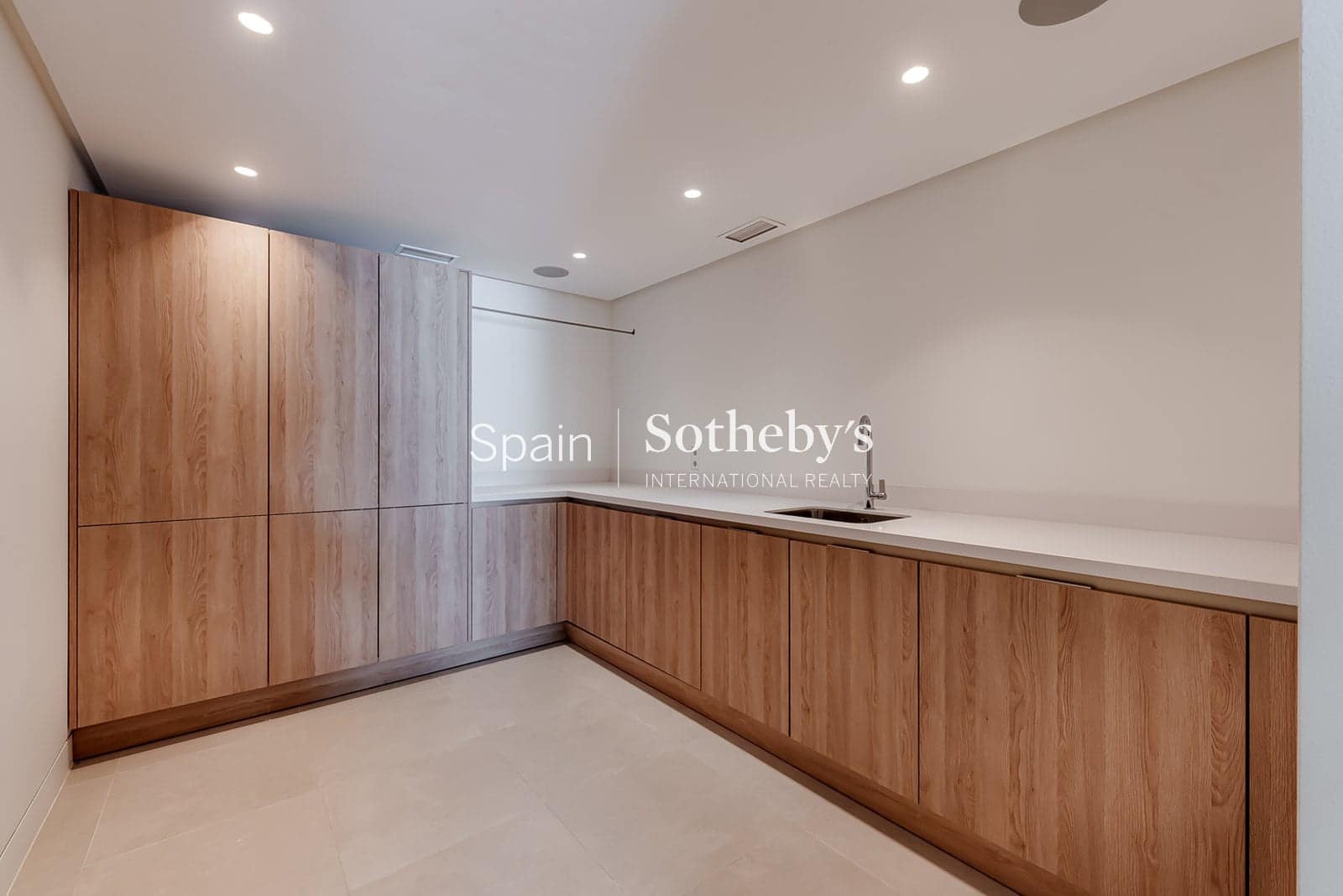 4 sovrum Villa till salu i Nueva Andalucia med pool garage - 3 900 000 € (Ref: 9611996)