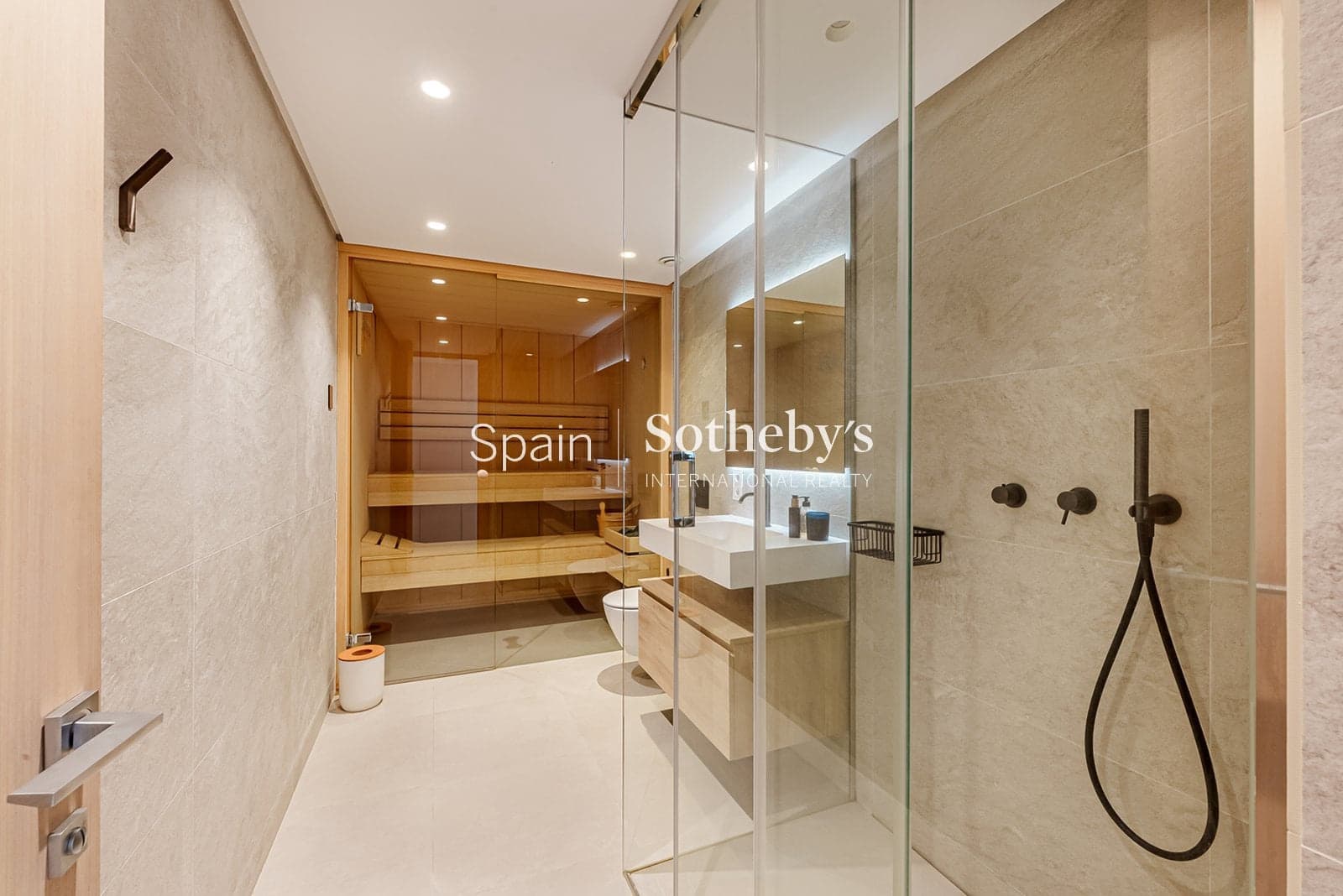 4 sovrum Villa till salu i Nueva Andalucia med pool garage - 3 900 000 € (Ref: 9611996)