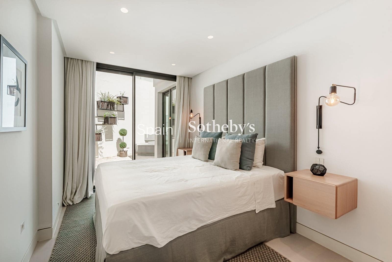 4 sovrum Villa till salu i Nueva Andalucia med pool garage - 3 900 000 € (Ref: 9611996)