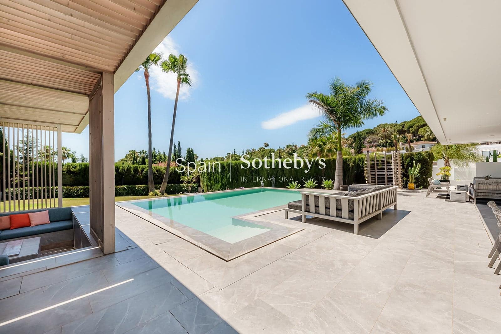 4 sovrum Villa till salu i Nueva Andalucia med pool garage - 3 900 000 € (Ref: 9611996)