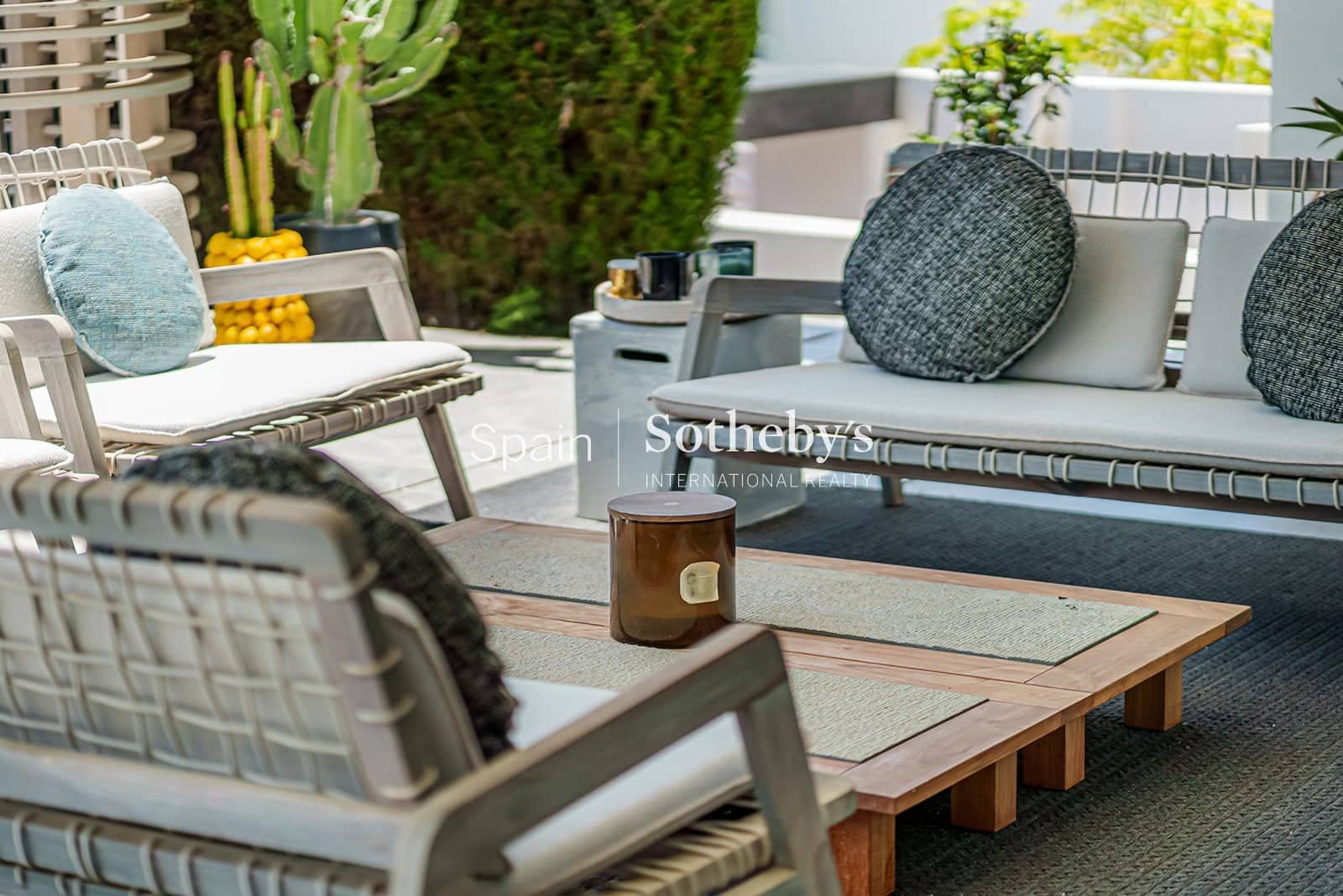 4 sovrum Villa till salu i Nueva Andalucia med pool garage - 3 900 000 € (Ref: 9611996)