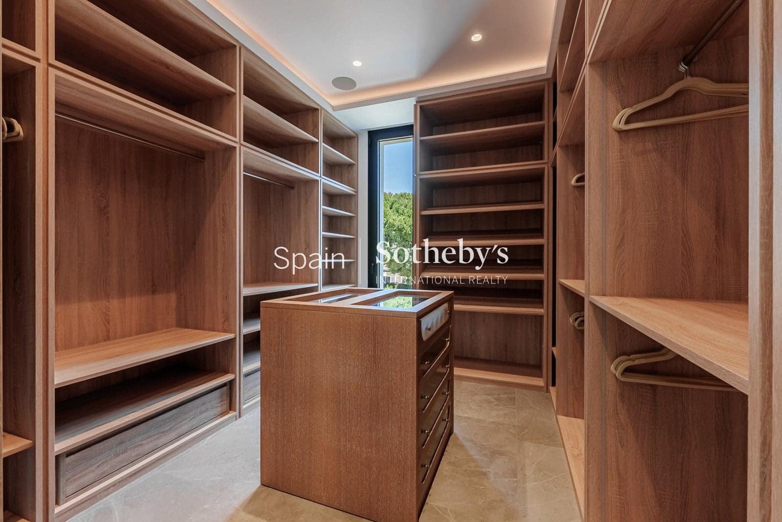 4 sovrum Villa till salu i Nueva Andalucia med pool garage - 3 900 000 € (Ref: 9611996)