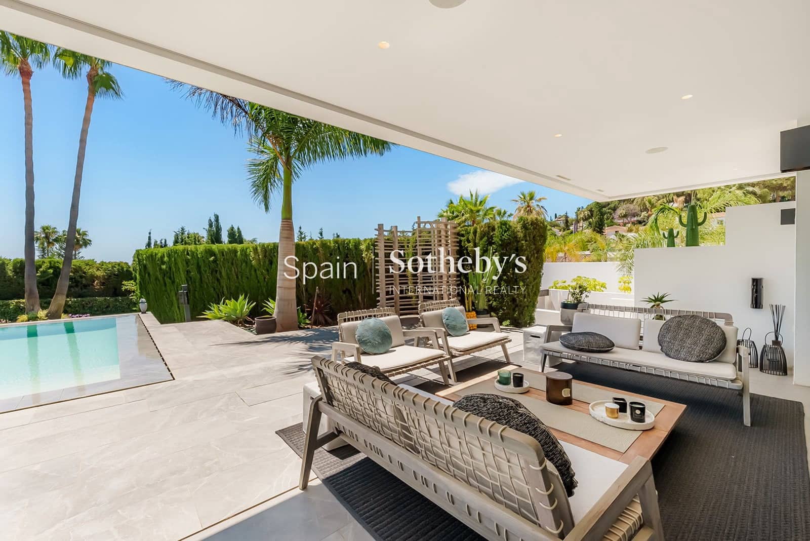 4 sovrum Villa till salu i Nueva Andalucia med pool garage - 3 900 000 € (Ref: 9611996)