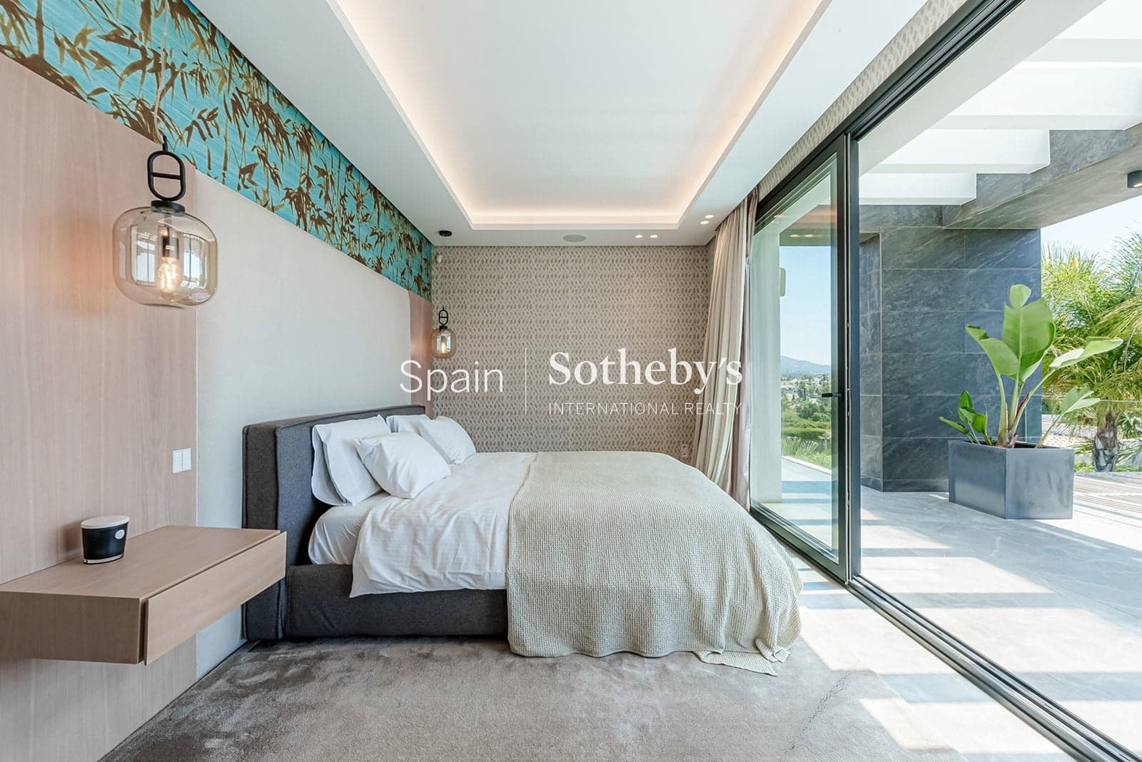 4 sovrum Villa till salu i Nueva Andalucia med pool garage - 3 900 000 € (Ref: 9611996)
