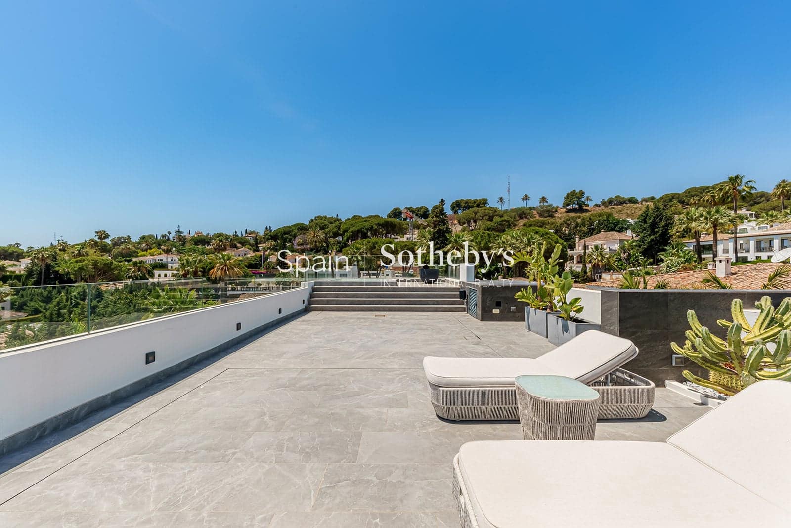 4 sovrum Villa till salu i Nueva Andalucia med pool garage - 3 900 000 € (Ref: 9611996)