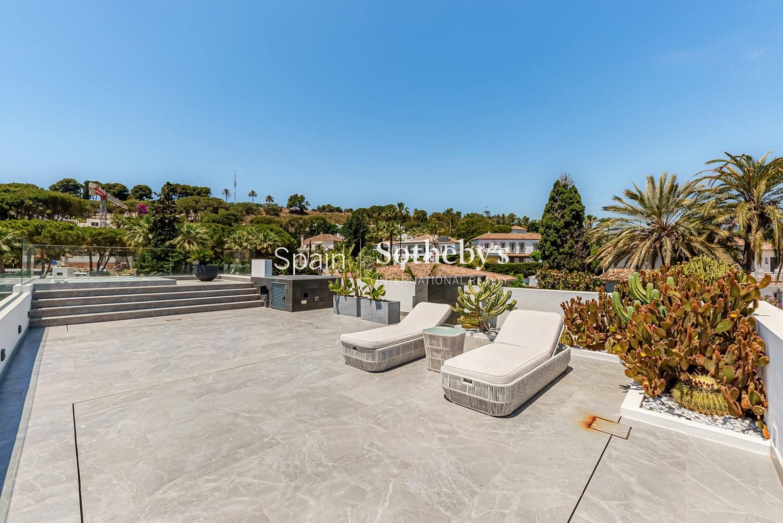 4 sovrum Villa till salu i Nueva Andalucia med pool garage - 3 900 000 € (Ref: 9611996)