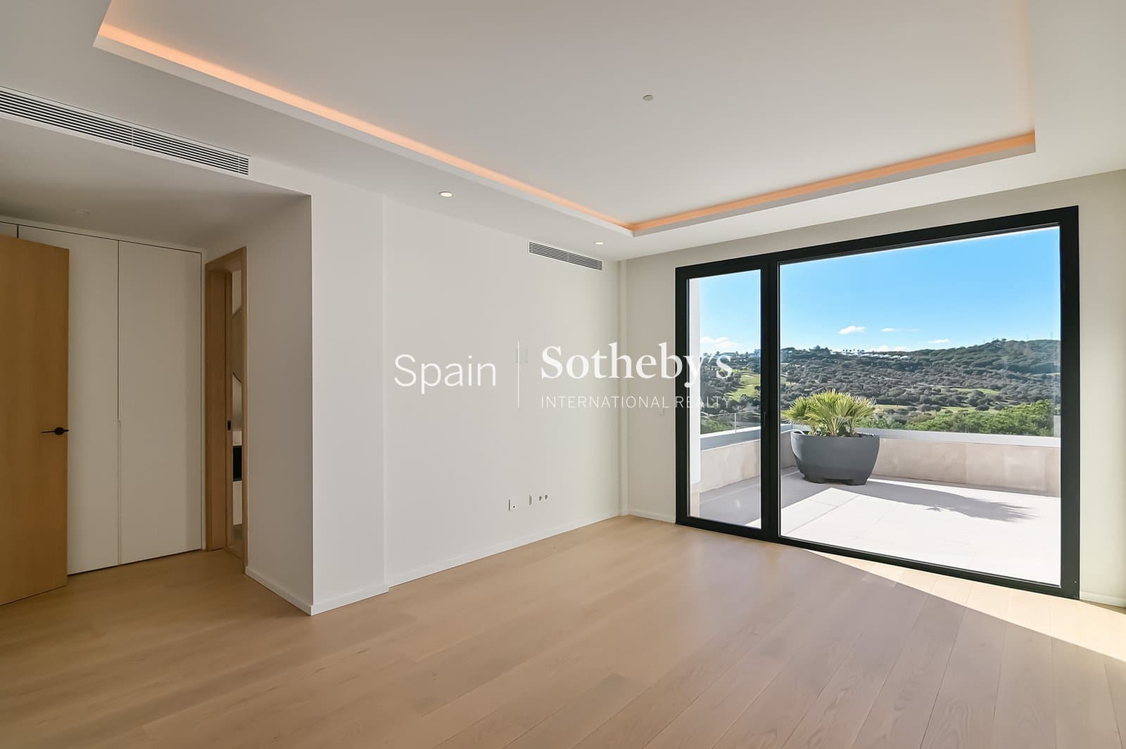 8 slaapkamer Villa te koop in Sotogrande met zwembad garage - € 6.975.000 (Ref: 9611997)