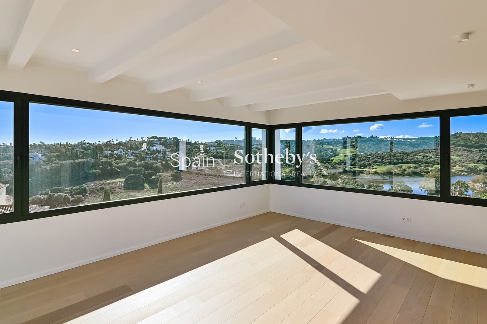 8 slaapkamer Villa te koop in Sotogrande met zwembad garage - € 6.975.000 (Ref: 9611997)