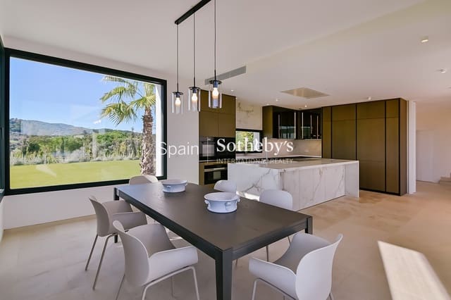 Chalet de 8 habitaciones en Sotogrande Alto, San Roque en venta con piscina garaje - 6.975.000 € (Ref: 9611997)
