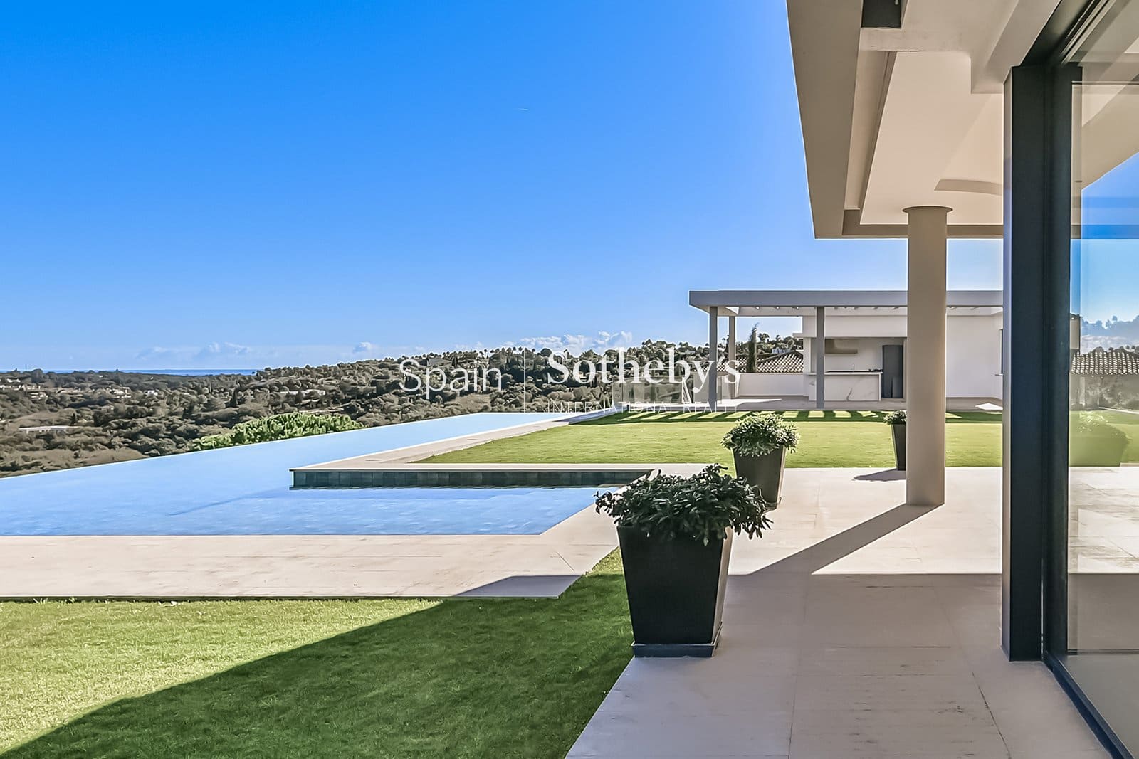 8 slaapkamer Villa te koop in Sotogrande met zwembad garage - € 6.975.000 (Ref: 9611997)