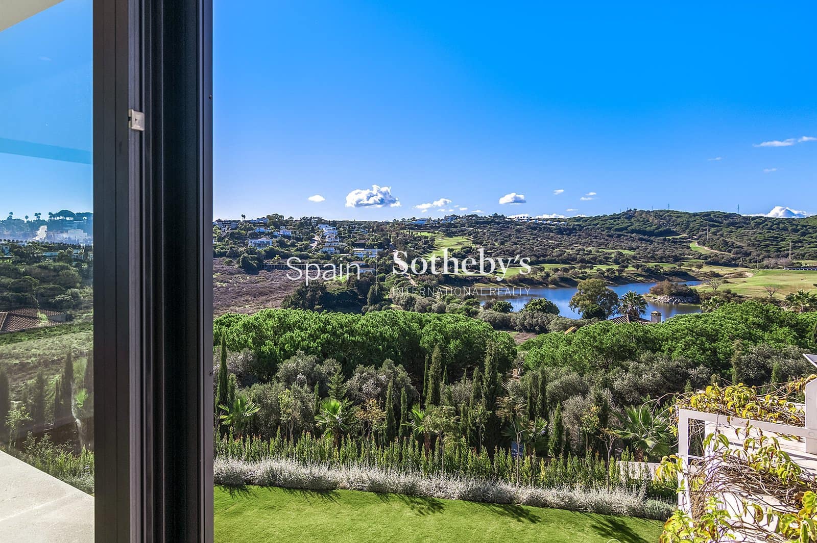 8 slaapkamer Villa te koop in Sotogrande met zwembad garage - € 6.975.000 (Ref: 9611997)