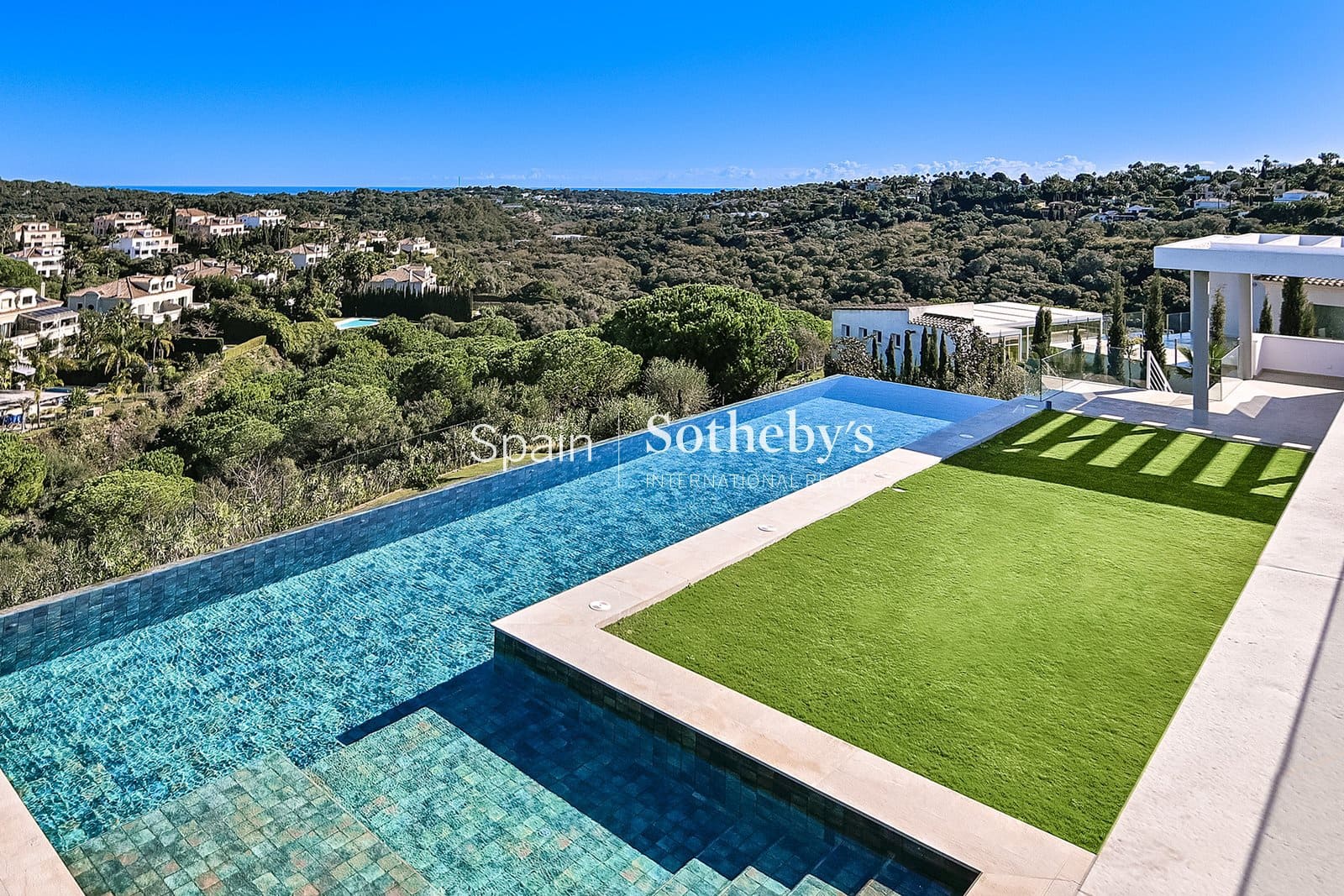 8 slaapkamer Villa te koop in Sotogrande met zwembad garage - € 6.975.000 (Ref: 9611997)