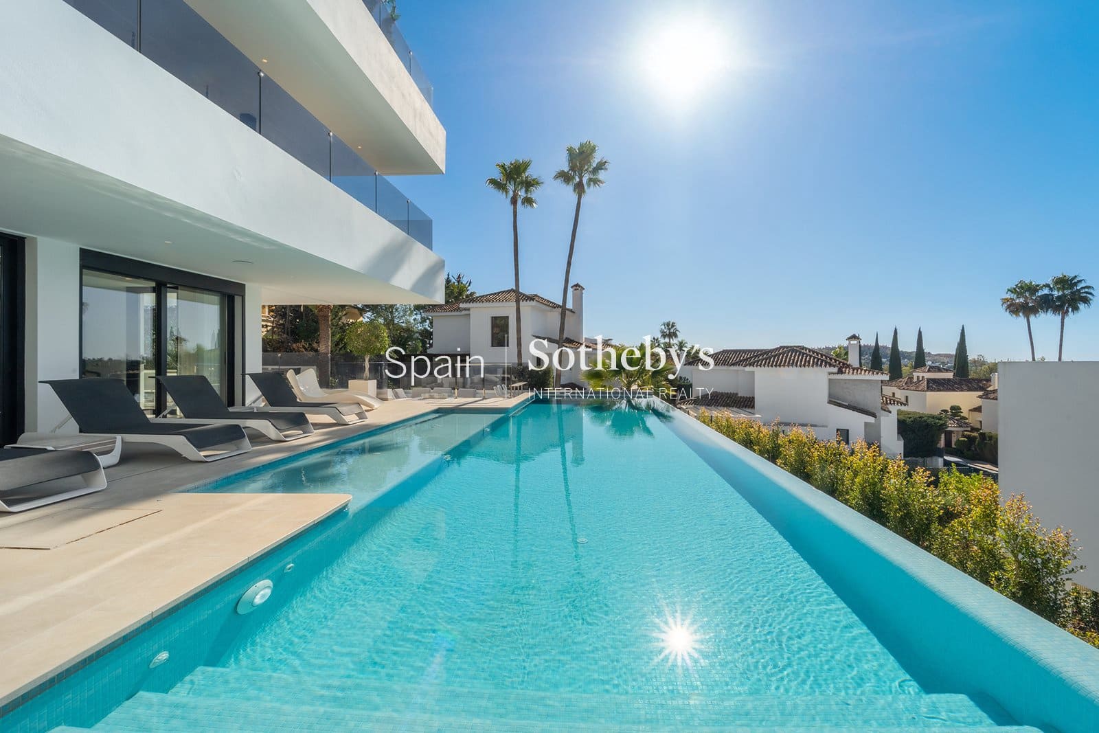 5 bedroom Villa for sale in Nueva Andalucia with pool garage - € 4,350,000 (Ref: 9611998)