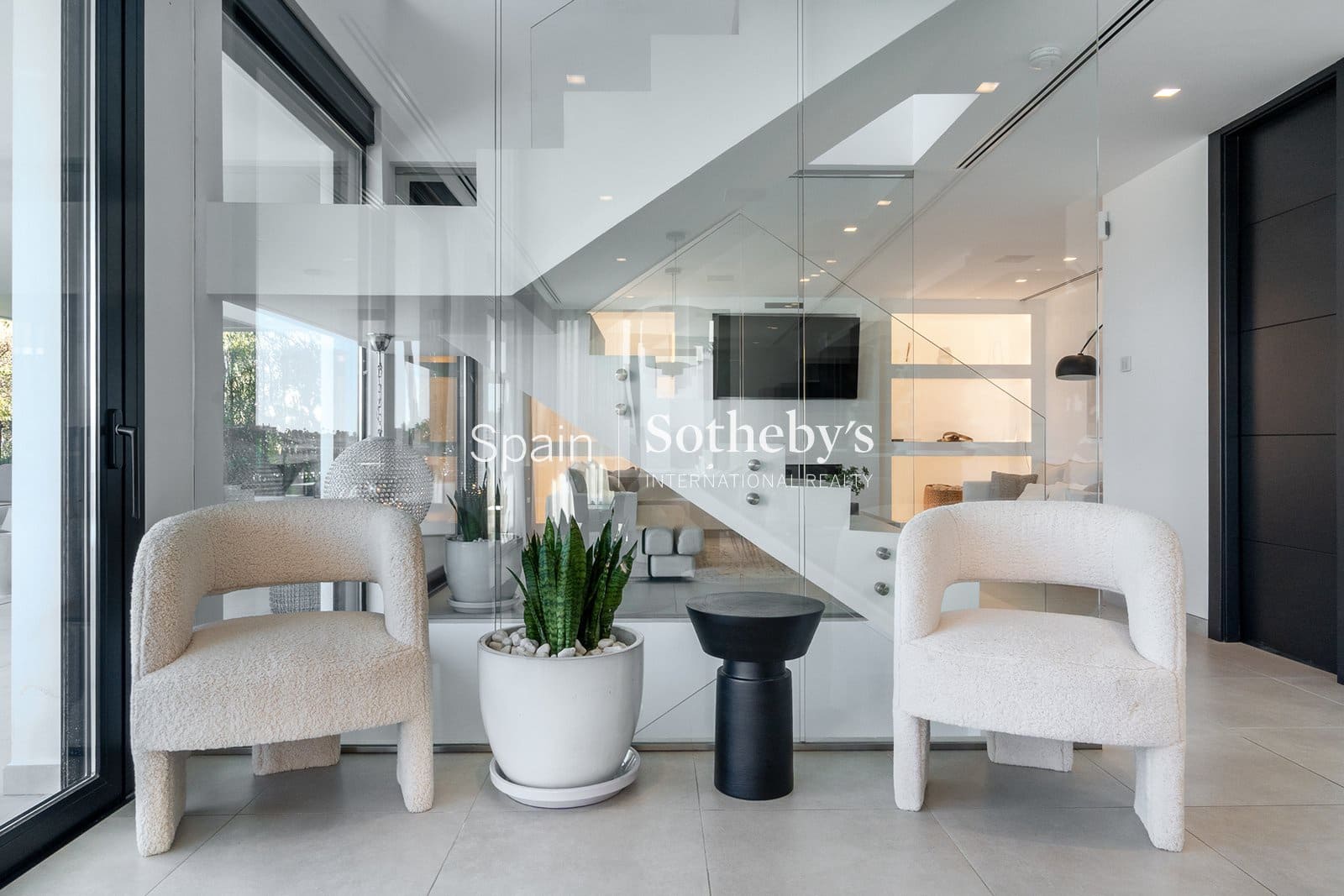 5 bedroom Villa for sale in Nueva Andalucia with pool garage - € 4,350,000 (Ref: 9611998)