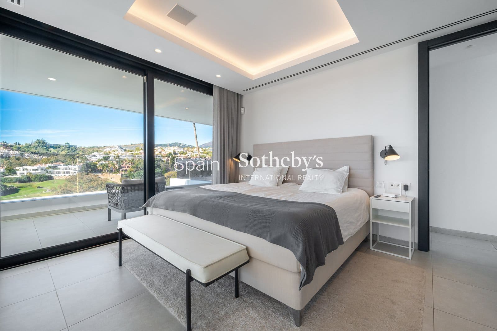 5 bedroom Villa for sale in Nueva Andalucia with pool garage - € 4,350,000 (Ref: 9611998)