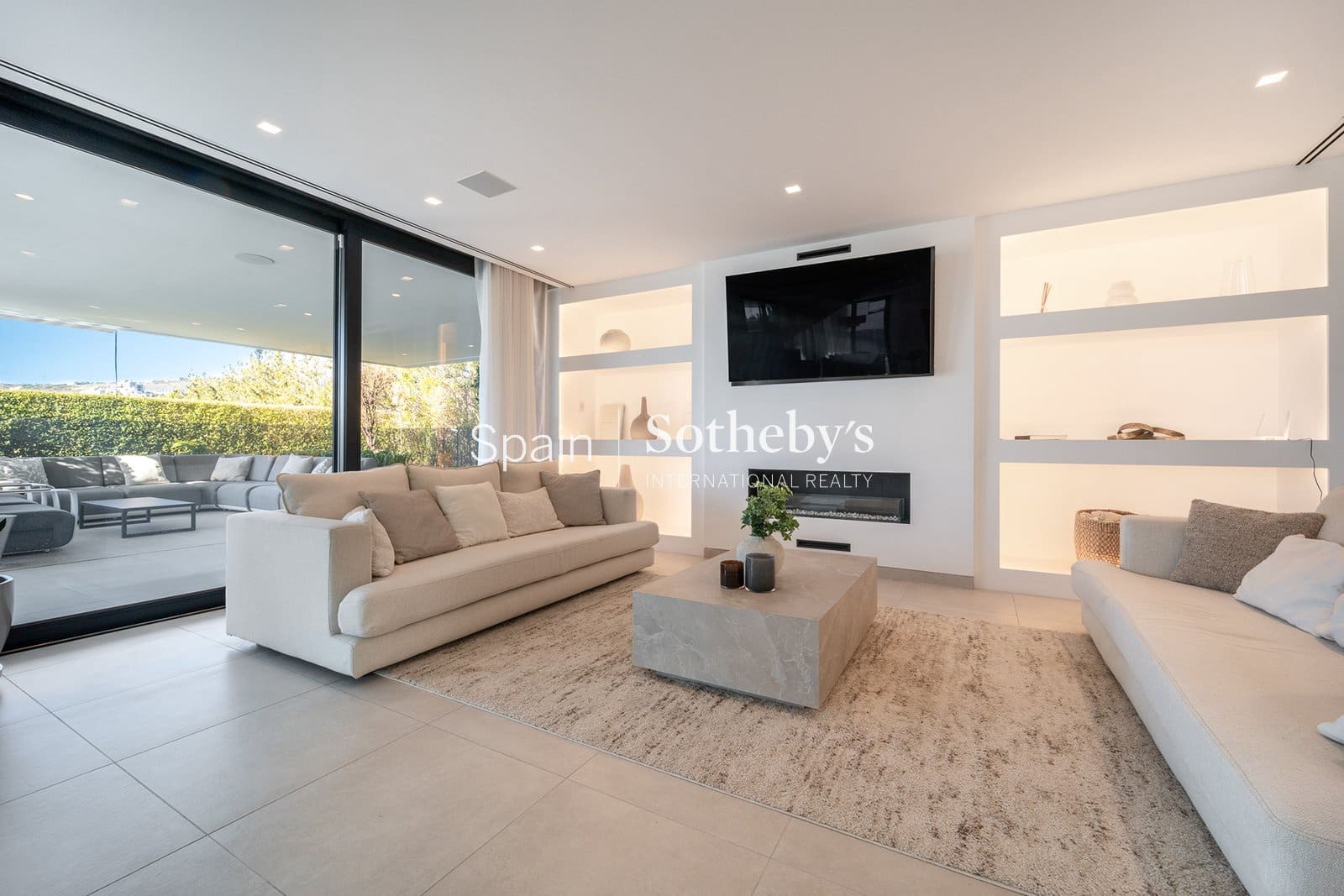 5 bedroom Villa for sale in Nueva Andalucia with pool garage - € 4,350,000 (Ref: 9611998)