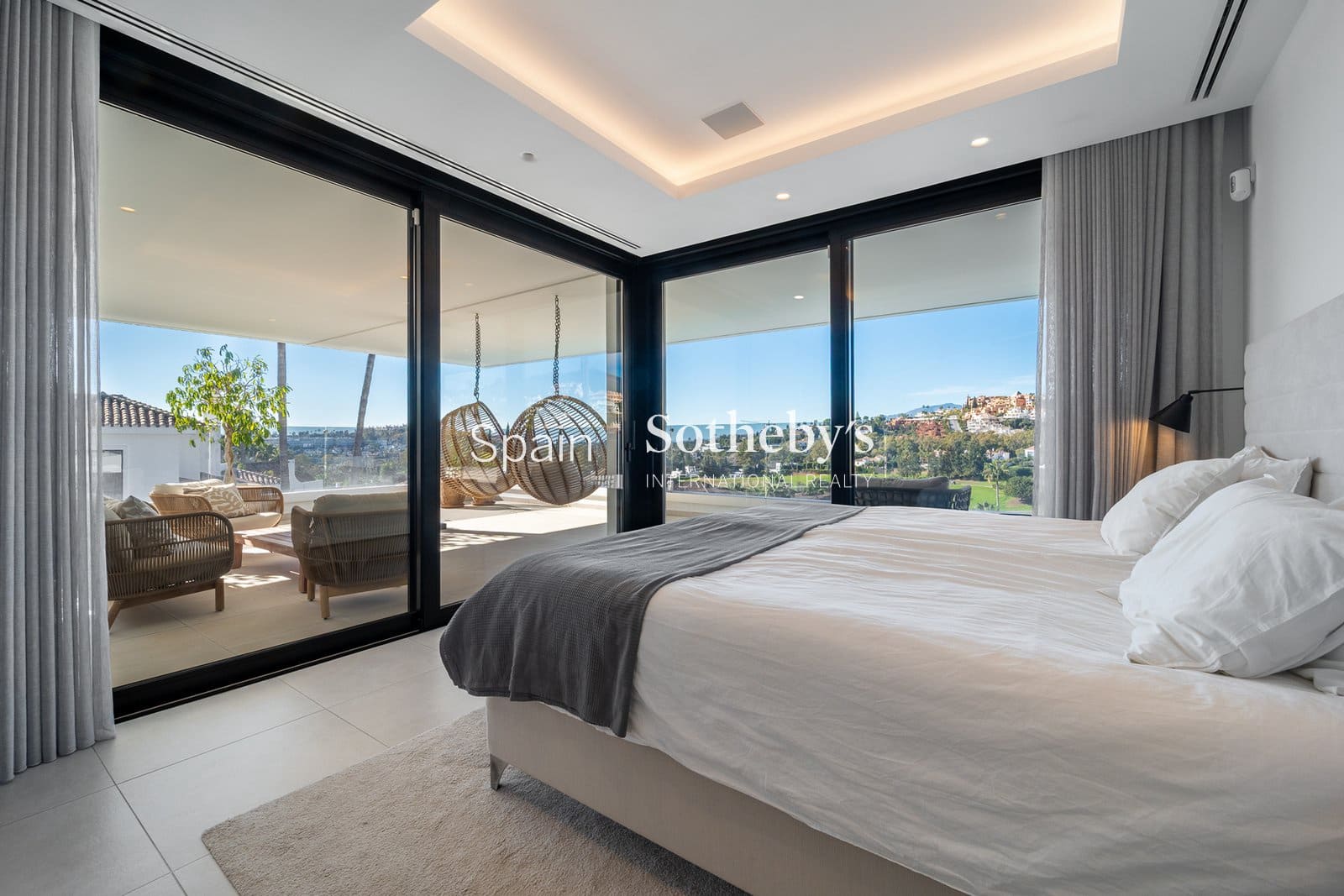 5 bedroom Villa for sale in Nueva Andalucia with pool garage - € 4,350,000 (Ref: 9611998)