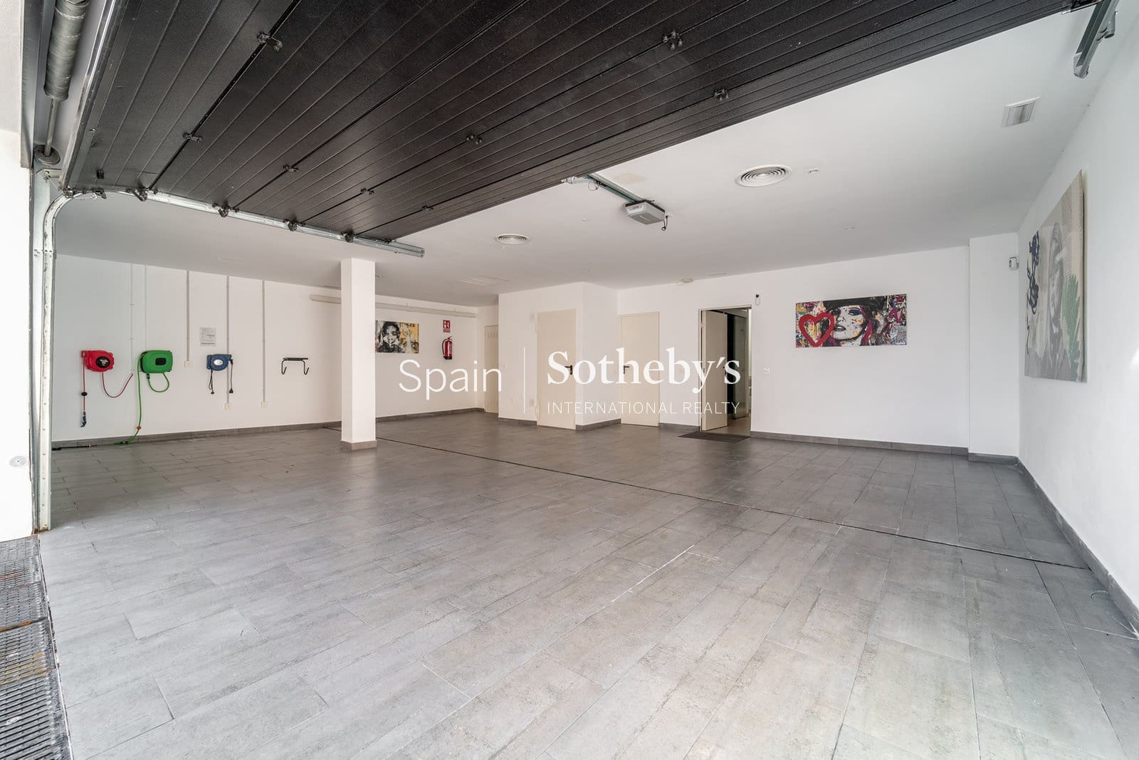 5 bedroom Villa for sale in Nueva Andalucia with pool garage - € 4,350,000 (Ref: 9611998)