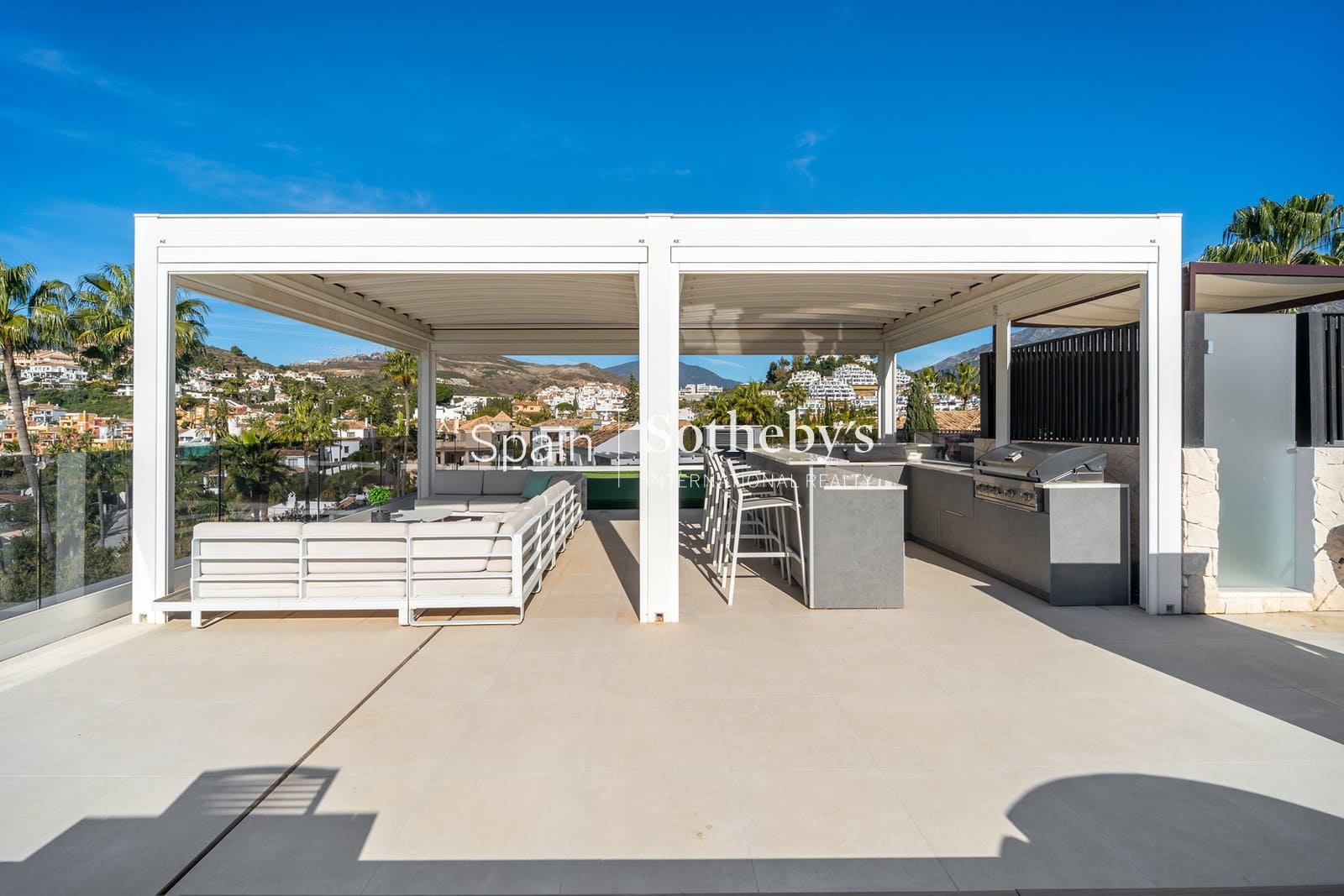 5 bedroom Villa for sale in Nueva Andalucia with pool garage - € 4,350,000 (Ref: 9611998)