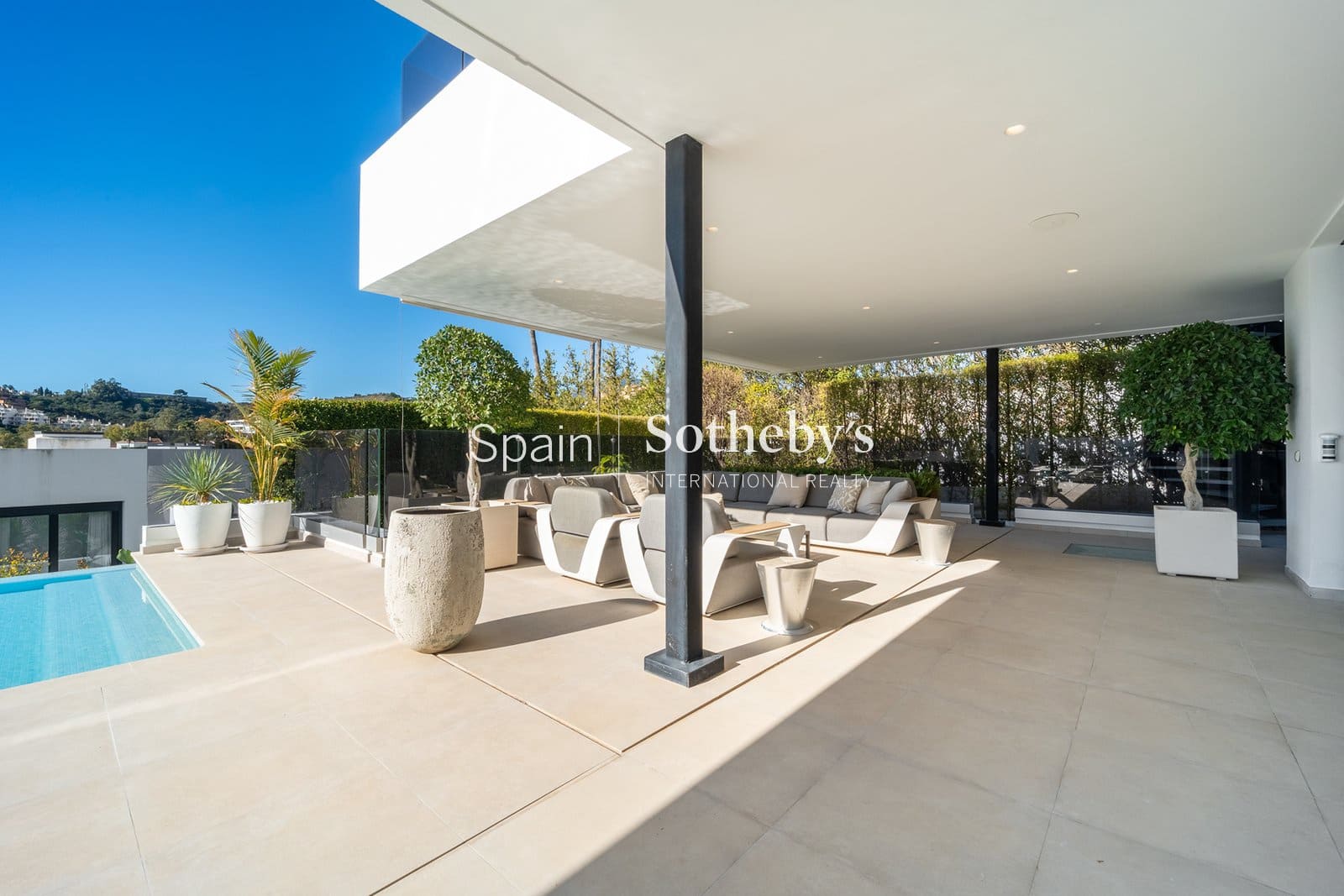 5 bedroom Villa for sale in Nueva Andalucia with pool garage - € 4,350,000 (Ref: 9611998)