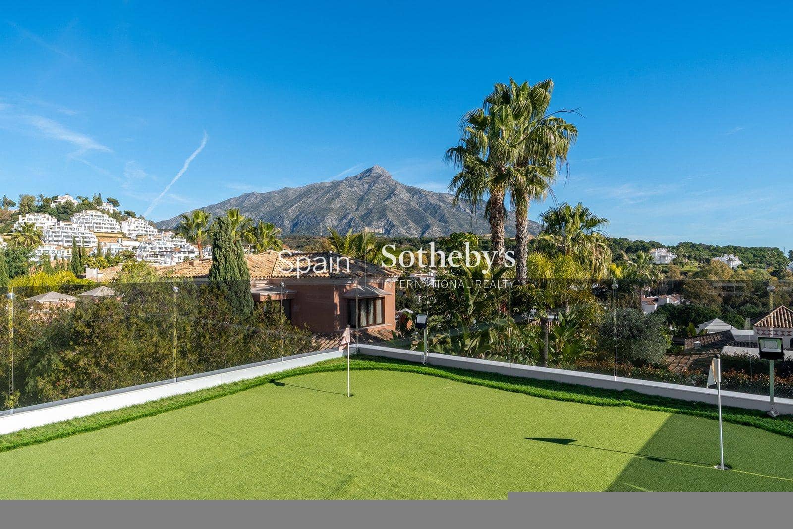 5 bedroom Villa for sale in Nueva Andalucia with pool garage - € 4,350,000 (Ref: 9611998)