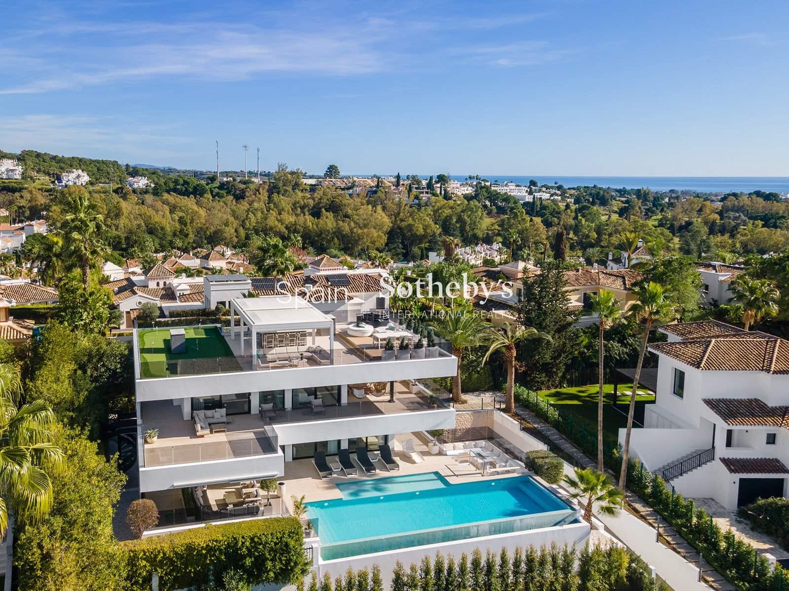5 bedroom Villa for sale in Nueva Andalucia with pool garage - € 4,350,000 (Ref: 9611998)