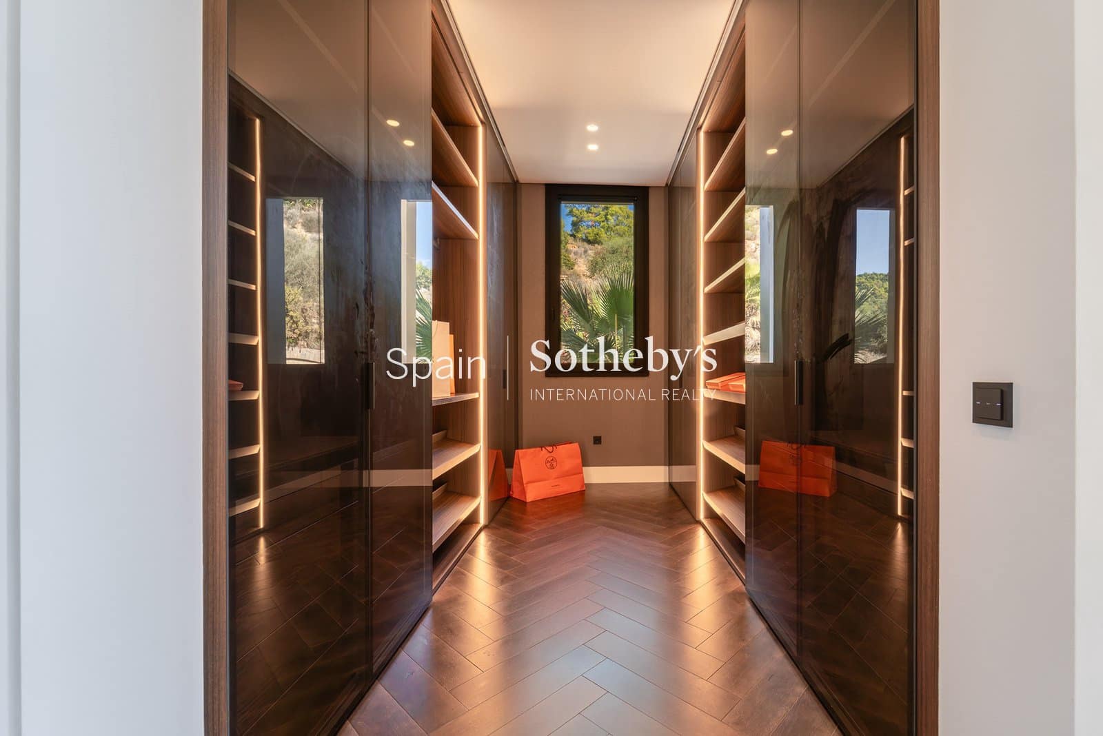 6 bedroom Villa for sale in Golden Mile with pool garage - € 14,950,000 (Ref: 9611999)