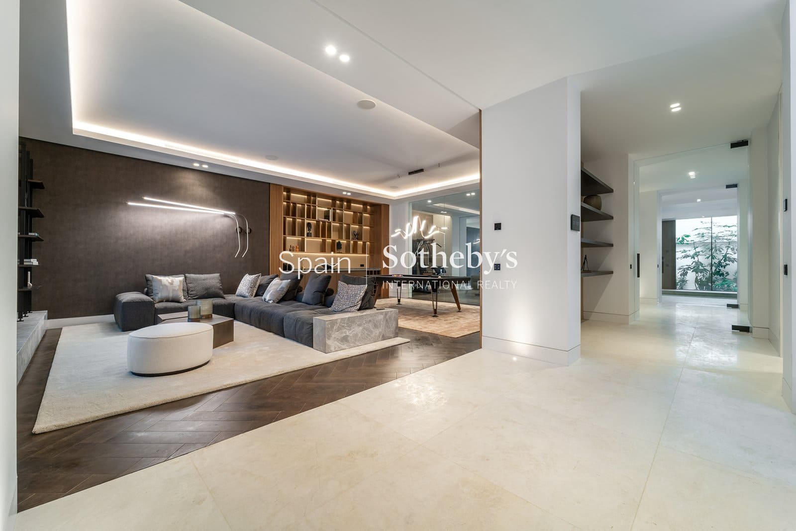 6 bedroom Villa for sale in Golden Mile with pool garage - € 14,950,000 (Ref: 9611999)