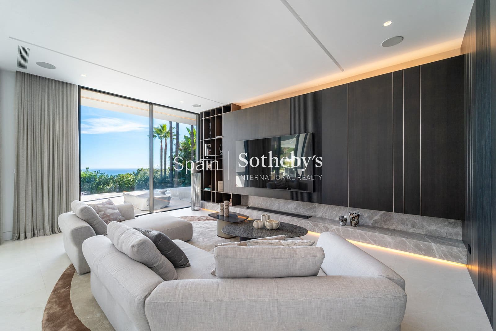 6 bedroom Villa for sale in Golden Mile with pool garage - € 14,950,000 (Ref: 9611999)