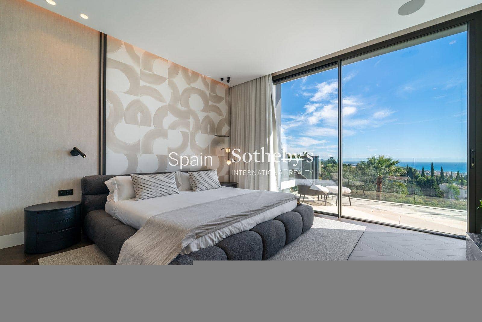 6 bedroom Villa for sale in Golden Mile with pool garage - € 14,950,000 (Ref: 9611999)