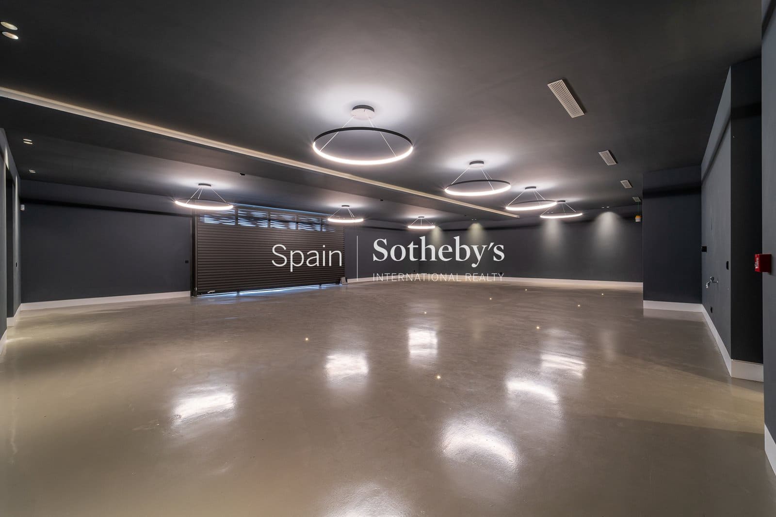 6 bedroom Villa for sale in Golden Mile with pool garage - € 14,950,000 (Ref: 9611999)