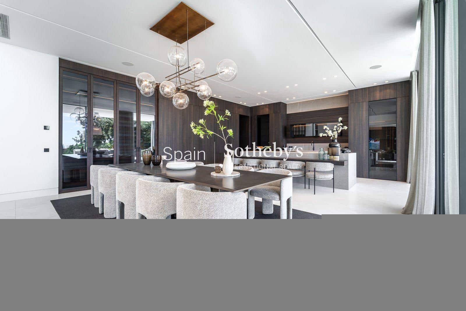 6 bedroom Villa for sale in Golden Mile with pool garage - € 14,950,000 (Ref: 9611999)