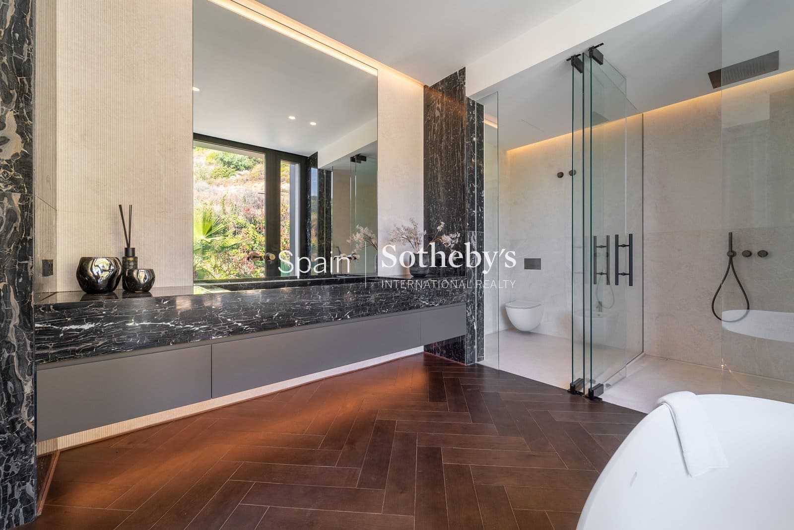 6 bedroom Villa for sale in Golden Mile with pool garage - € 14,950,000 (Ref: 9611999)